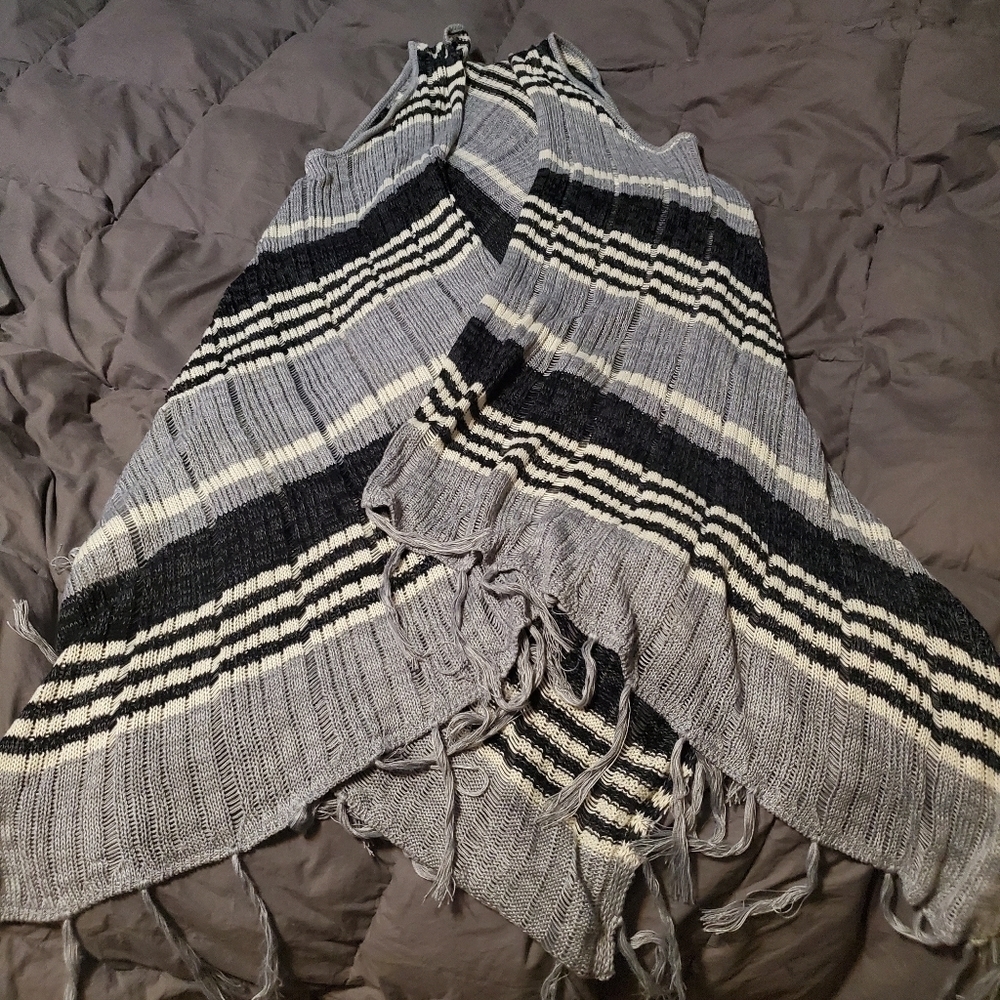 LONG sleeveless cardigan with tassels